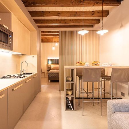 Dreamy Apartment Tre Corone Old Town Desenzano del Garda Eksteriør billede