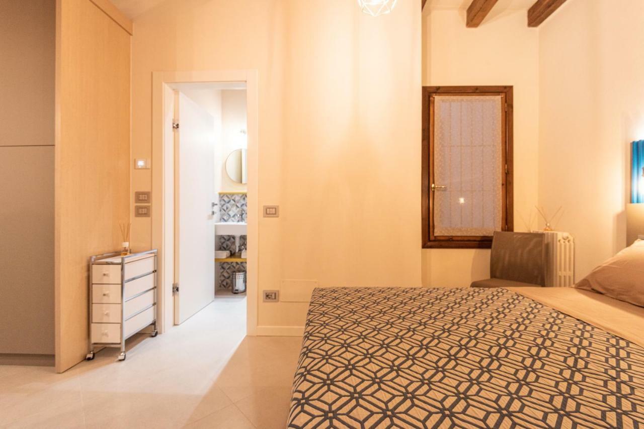 Dreamy Apartment Tre Corone Old Town Desenzano del Garda Eksteriør billede