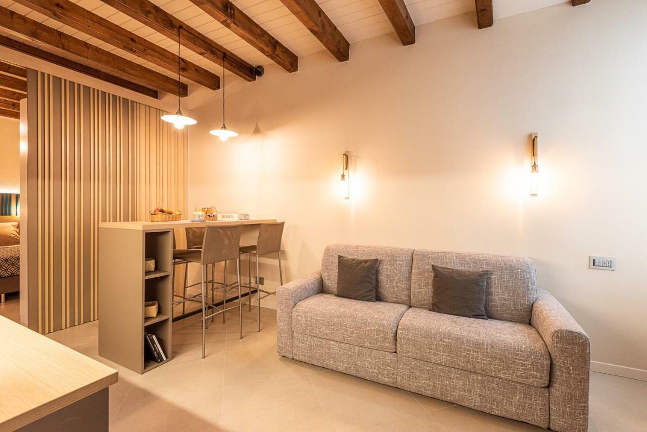 Dreamy Apartment Tre Corone Old Town Desenzano del Garda Eksteriør billede