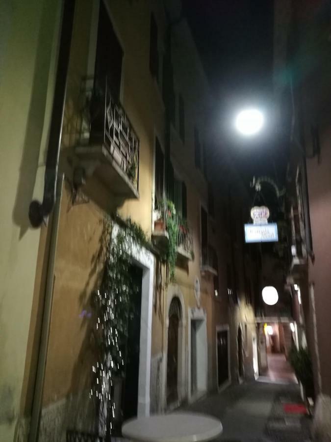 Dreamy Apartment Tre Corone Old Town Desenzano del Garda Eksteriør billede