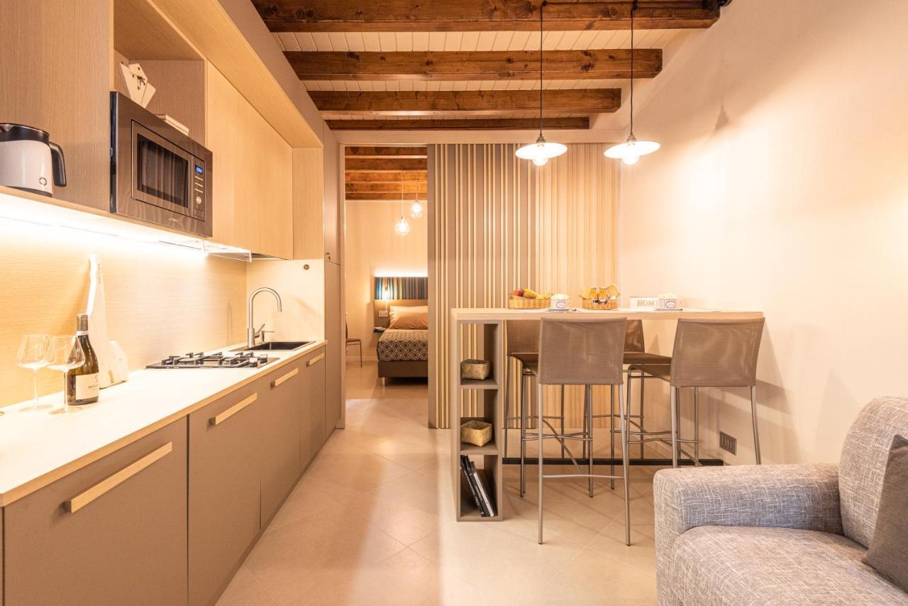 Dreamy Apartment Tre Corone Old Town Desenzano del Garda Eksteriør billede
