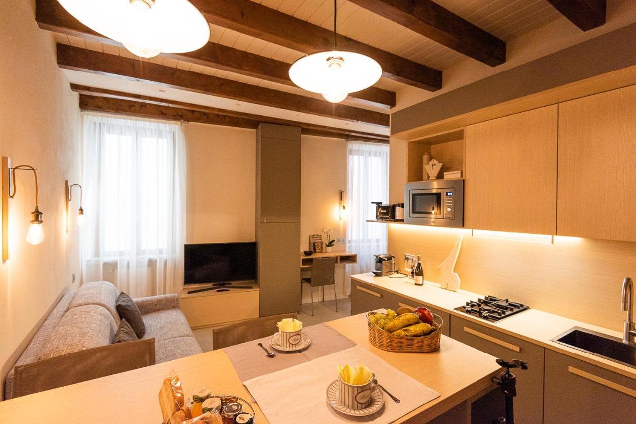 Dreamy Apartment Tre Corone Old Town Desenzano del Garda Eksteriør billede